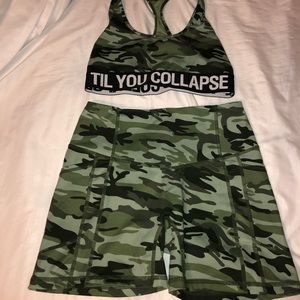 Tilyoucollapse shorts/sports bra